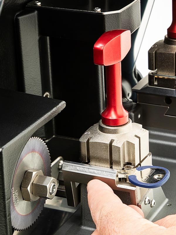 Se former à la duplication sur une machine Silca pour clés plates